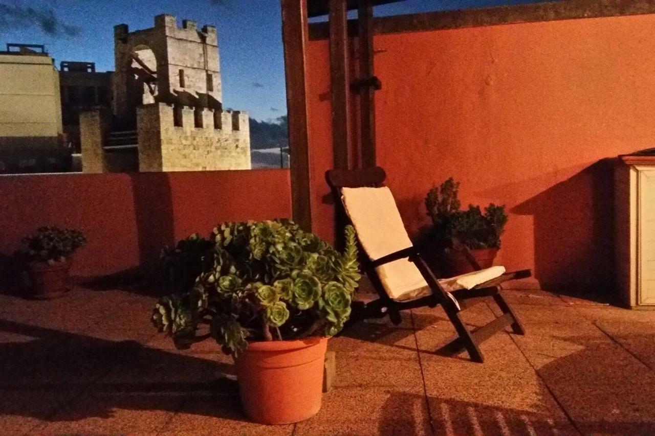 Attico In Centro Con Vista Della Torre - Cozy Penthouse Facing To The Tower Lägenhet Oristano Exteriör bild